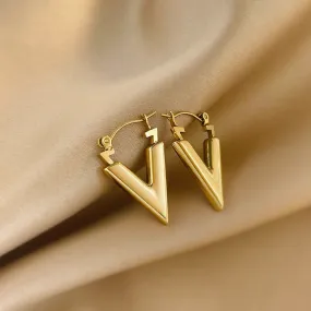 Bold V-Shaped Gold Hoop Earring jlt11878
