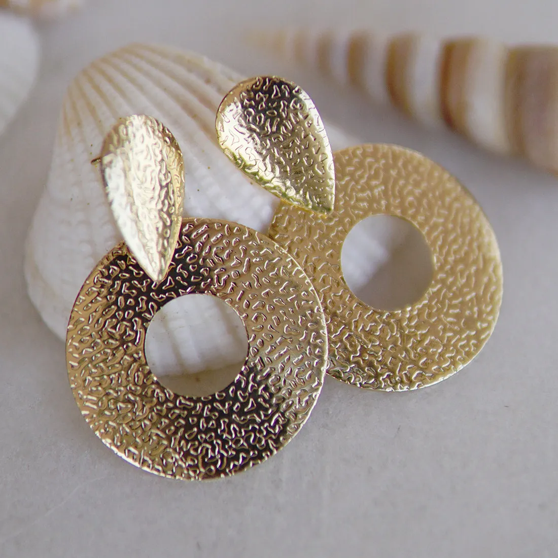 CONTEMPORARY OVERSIZED TEXTURED GOLD-TONED CIRCULAR DROP EARRINGS