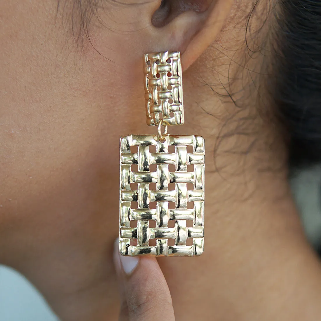 CONTEMPORARY OVERSIZED WEAVE TEXTURED GOLD-TONED RECTANGULAR DROP EARRINGS