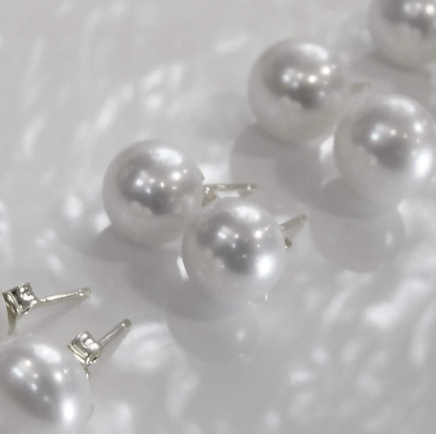 Cultured Round Pearl Stud Earrings silver