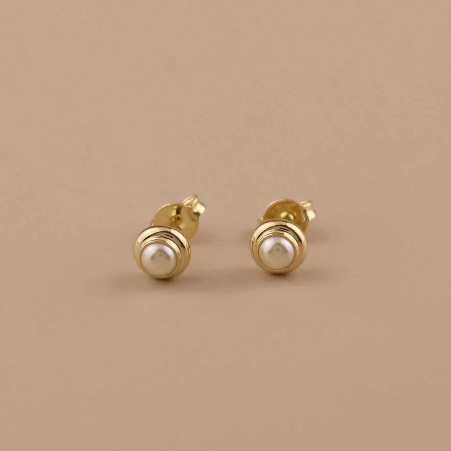 Mini Bezel Pearl Stud