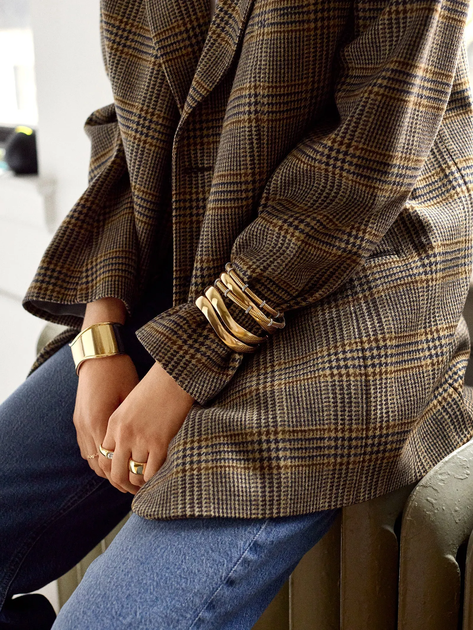 Natalia Wavy Hinge Bangle Set Gold - BaubleBar
