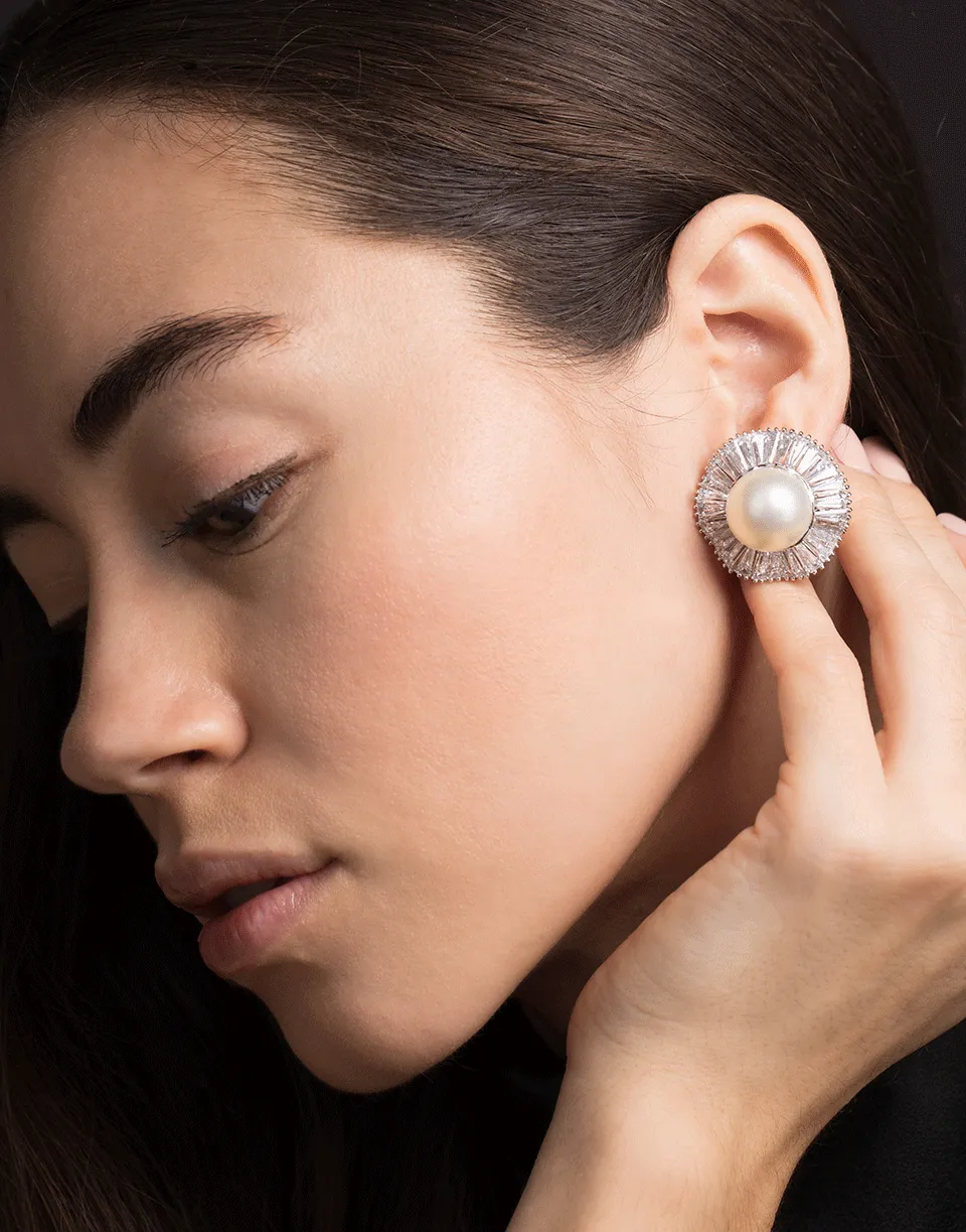 Pearl Center Stud Earrings